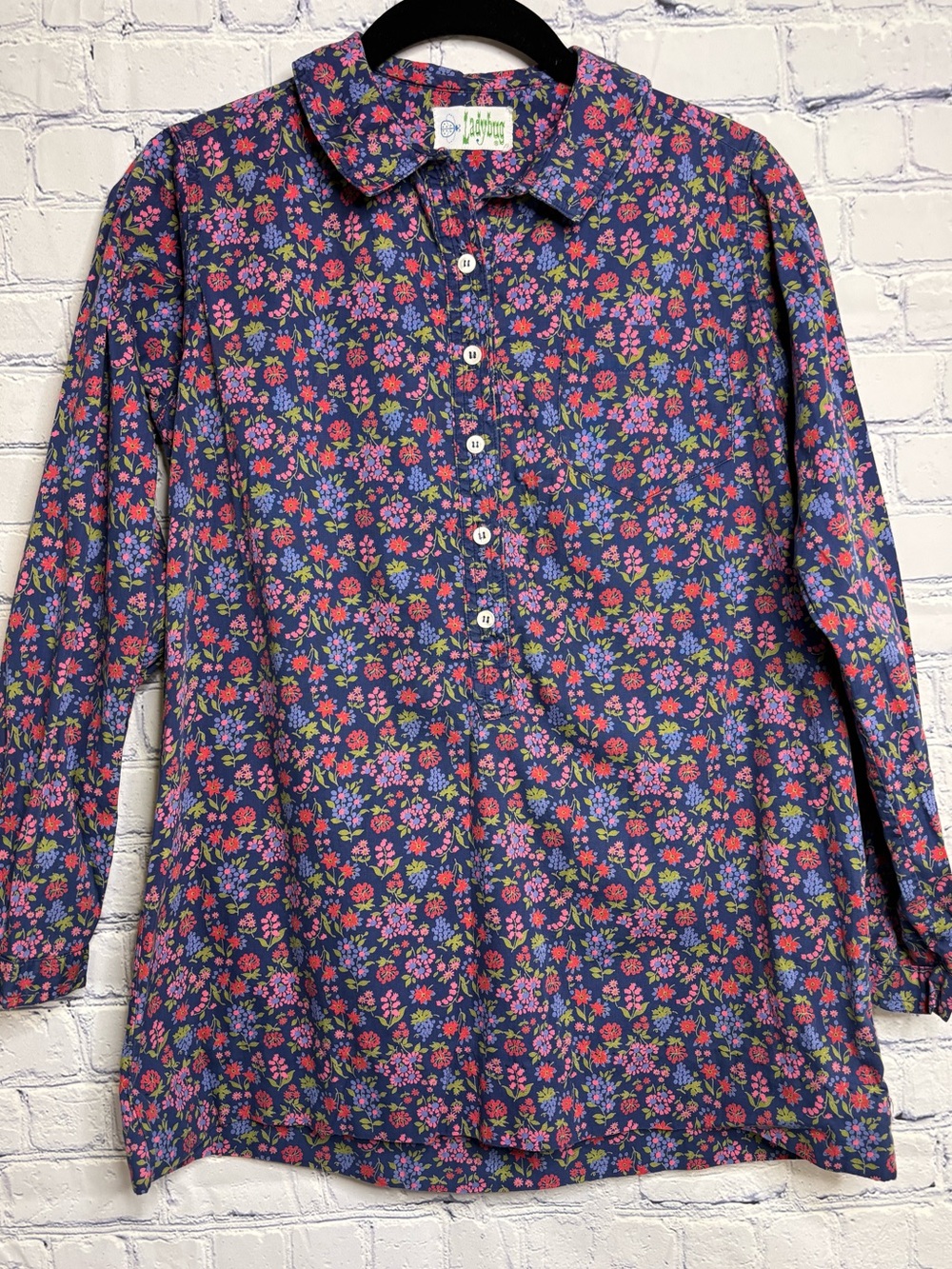 VINTAGE Ladybug Navy Blue Ditsy Floral Retro Preppy Cottagecore Popover Shirt M